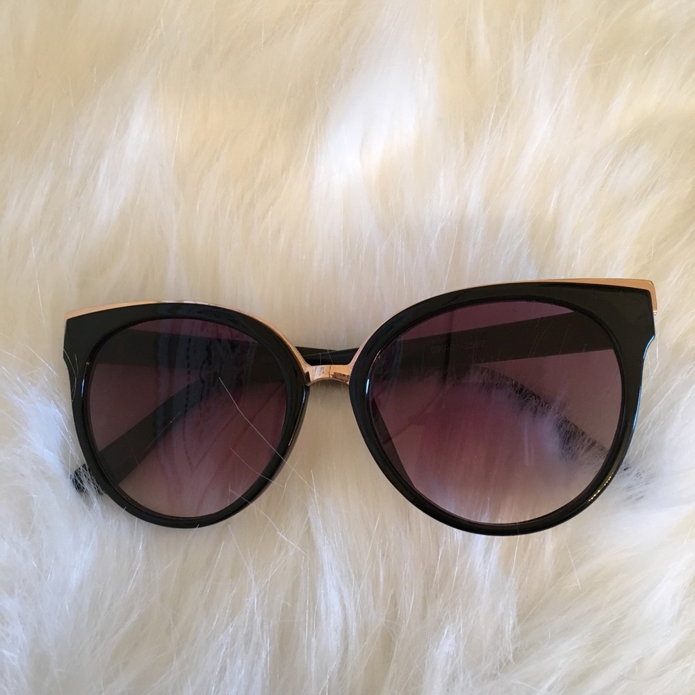 Black sunglasses